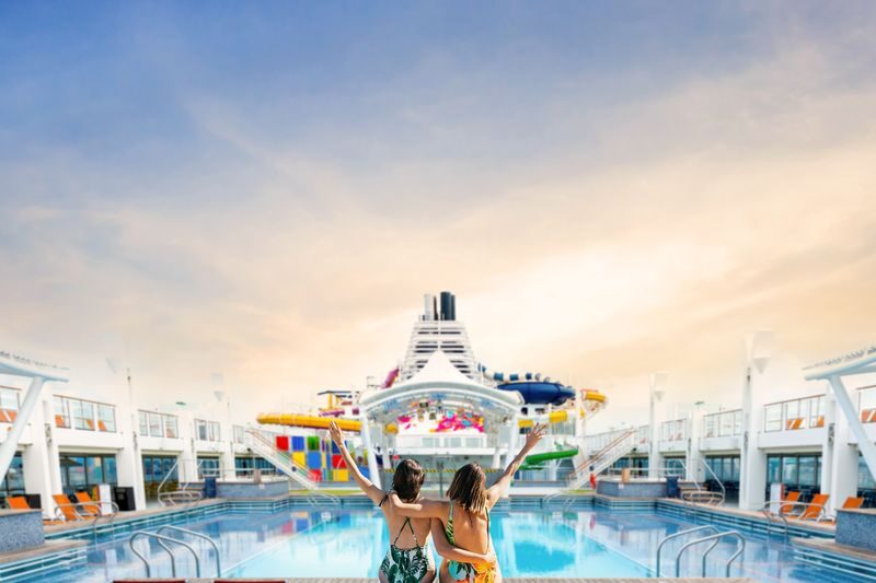 Genting Dream by Dream Cruises - Shows after dark