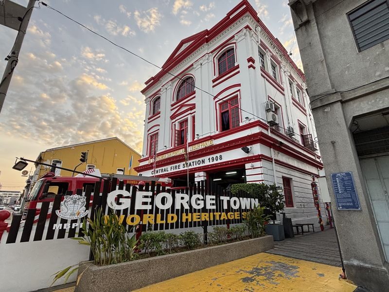 George Town Half-Day UNESCO Heritage Tour with Local Culture - A walking tour, not a ride between sights