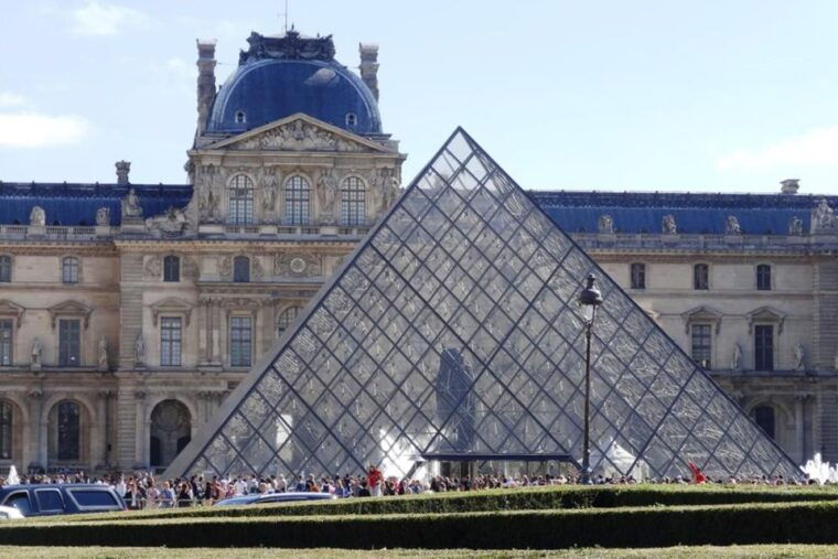 German Private Walking Tour Through Montmartre & Passages - Insights From Your Guide
