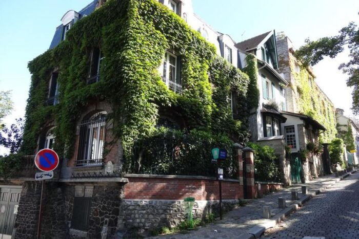 German Private Walking Tour Through Montmartre & Passages - Customer Feedback and Ratings