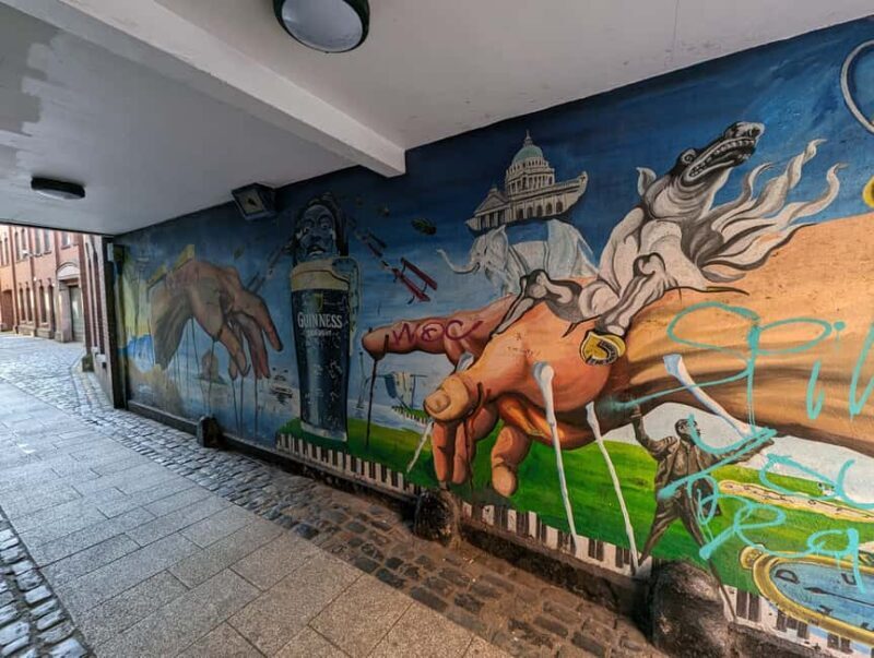 German Walking Tour City centre Belfast- Belfast entdecken - Summary: Who Will Benefit Most?