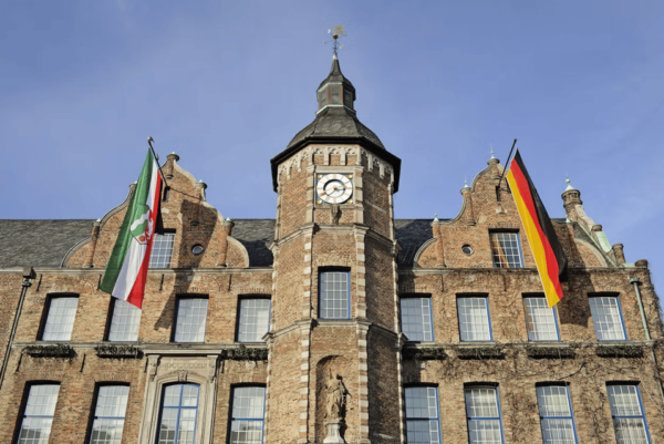 Germany: Cologne to Düsseldorf Train Tour - Booking and Cancellation Policy