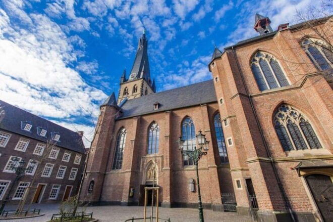 Germany: Guided Tour of Düsseldorf - Exploring Königsallee