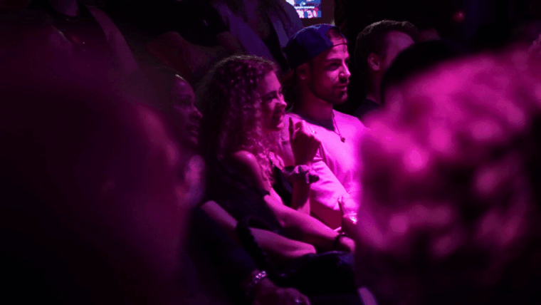 GET UP Comedy in Hamburg - Life is too short not to laugh! - Who Should Consider This Experience?