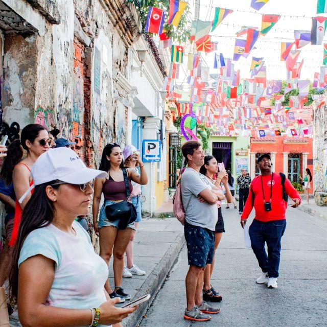 Getsemaní District at Night (With Dinner Included) - Experience Highlights