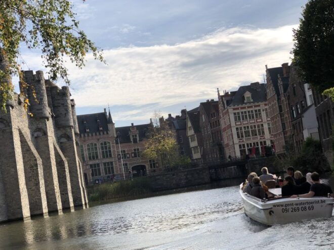 Ghent: 40-Minute Historical Boat Tour of City Center - Admire Ghents Architectural Beauty