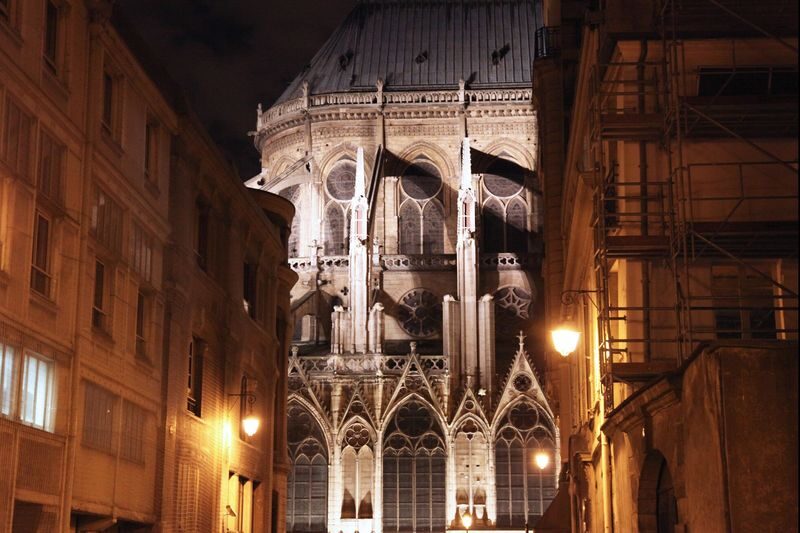 Ghosts, Mysteries and Legends Evening Walking Tour in Paris - Starting on Pont Neuf after dark