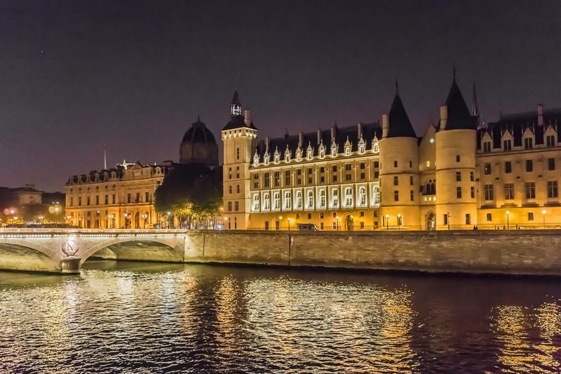 Ghosts, Mysteries and Legends Evening Walking Tour in Paris - Ghost stories with real history behind them