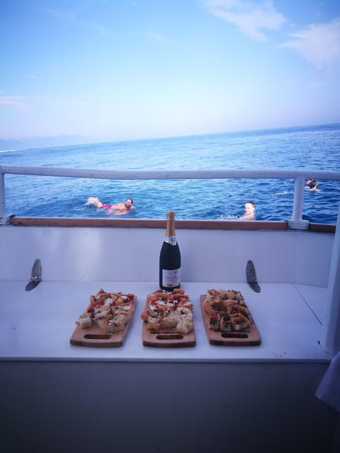 GHP BOAT - SUNSET TOUR WITH APERITIF - Inclusions and Amenities