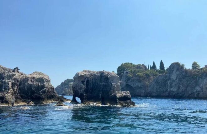 Giardini Naxos: Isola Bella and Grottos Cruise With Aperitif - Boat Cruise and Sailing