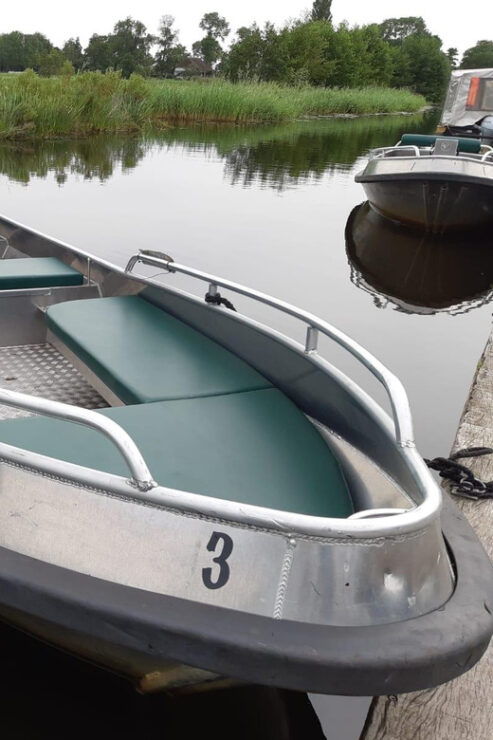Giethoorn: 2 Hours 6 Persons Boat Steeringwheel + Cushions - Good To Know