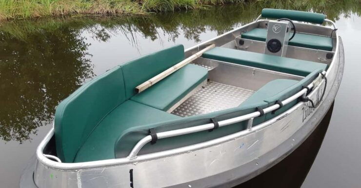 Giethoorn: 2 Hours 6 Persons Boat Steeringwheel + Cushions - Booking and Payment