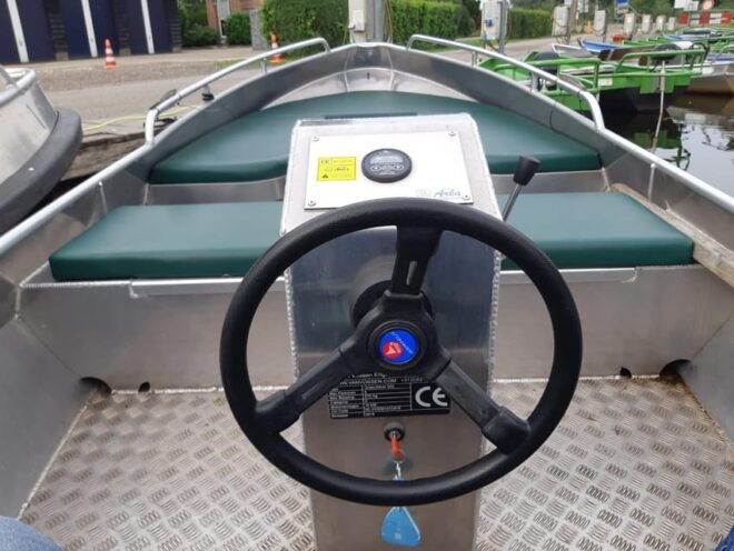 Giethoorn: 2 Hours 6 Persons Boat Steeringwheel + Cushions - Rental Details