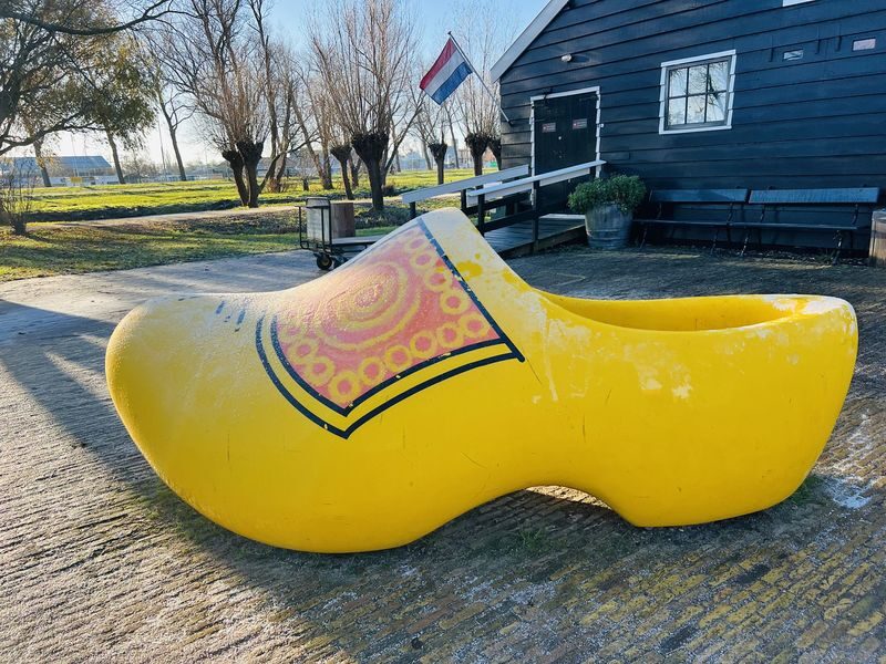 Giethoorn, Afsluitdijk, Zaanse Schans Day Tour with Hotel Pick up - The drive is part of the calculation