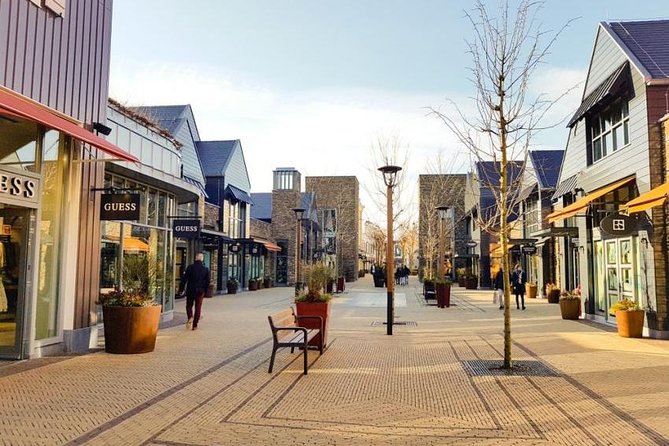 Giethoorn and Batavia Stad Fashion Outlet Private Tour From Amsterdam - What To Expect on the Tour