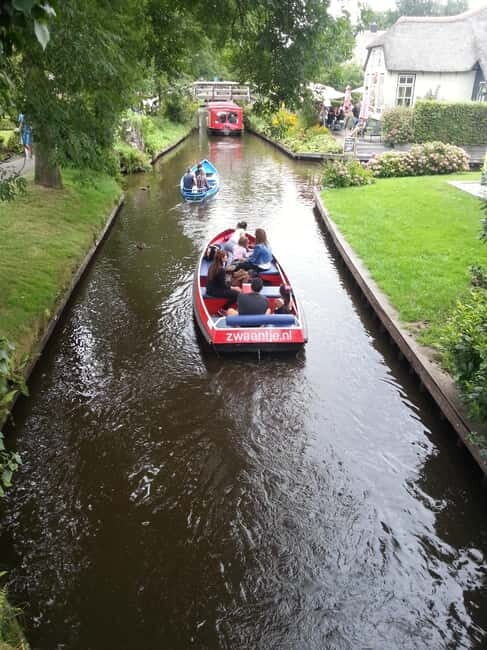 Giethoorn: Boat Rental 2,5 hour 1-8 persons - The Value of the Experience