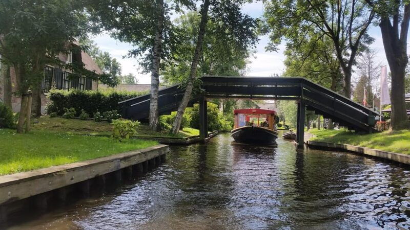 Giethoorn: Canal cruise Giethoorn village and lake - Who Would Enjoy This Tour?  