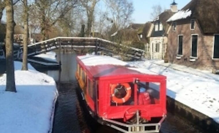 Giethoorn: Canal cruise Giethoorn village and lake - Practical Tips for Your Tour  