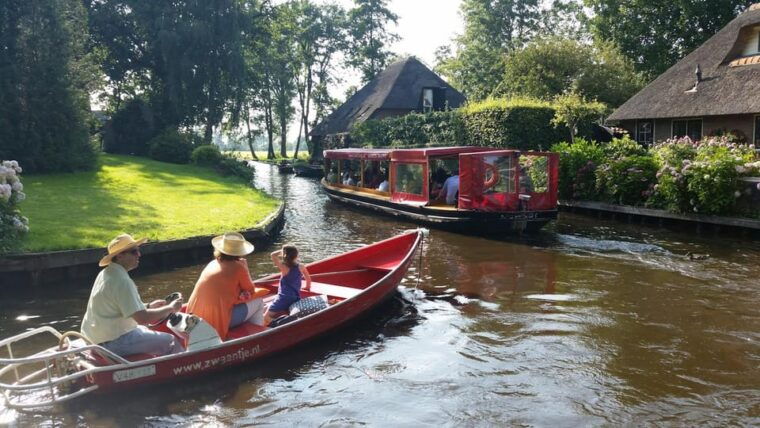 Giethoorn: Canal cruise Giethoorn village and lake - FAQ  