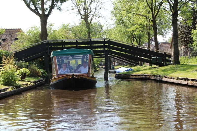 Giethoorn: Canal Cruise & lake Tour & Sightseeing Village - Good To Know
