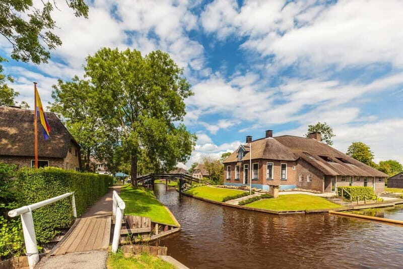 Giethoorn: Canal Cruise & lake Tour & Sightseeing Village - The Scenic Village: What You’ll See and Experience