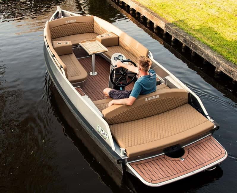 Giethoorn centre: Private tour with local tourguide - What’s Included and What to Keep in Mind