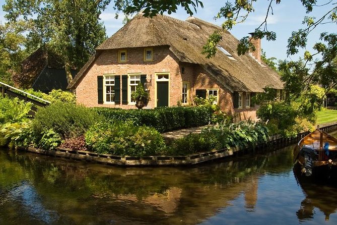 Giethoorn Day Private Tour - Exploring Giethoorn
