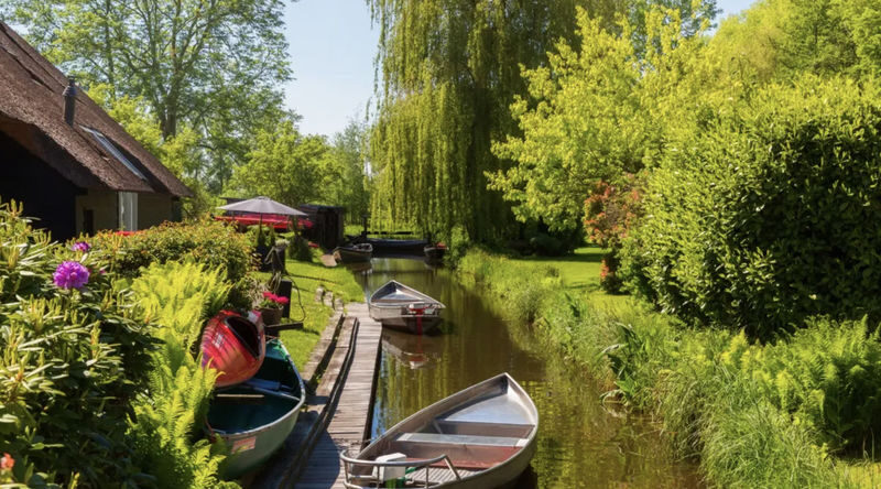 Giethoorn Day Tours with Traditional Boat Cruise - Key points before you book