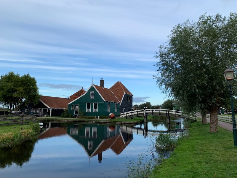 Giethoorn Day Tours with Traditional Boat Cruise - Is the price good value?