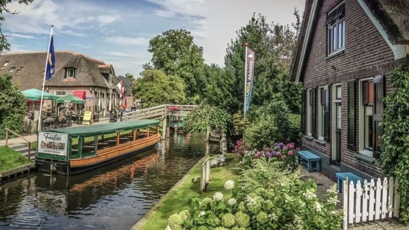 Giethoorn Day Tours with Traditional Boat Cruise - Who will enjoy this trip most?
