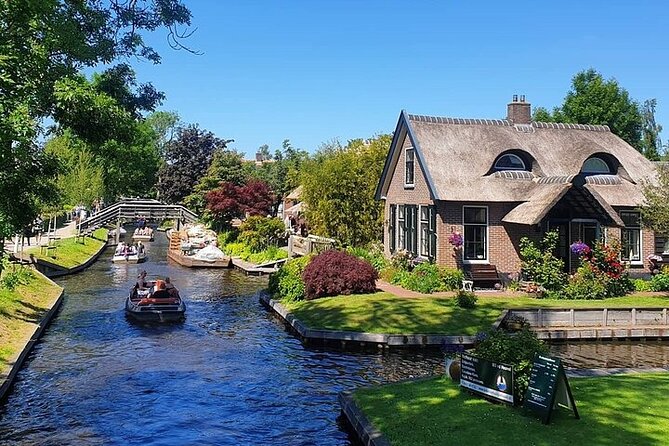 Giethoorn Day Trip With Small Electric Boat Trip From Amsterdam - Overview of Giethoorn Day Trip