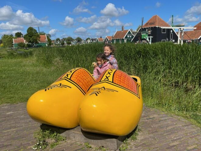 Giethoorn, Private Boat Tour & Zaanse Schans Windmills - Explore Giethoorn