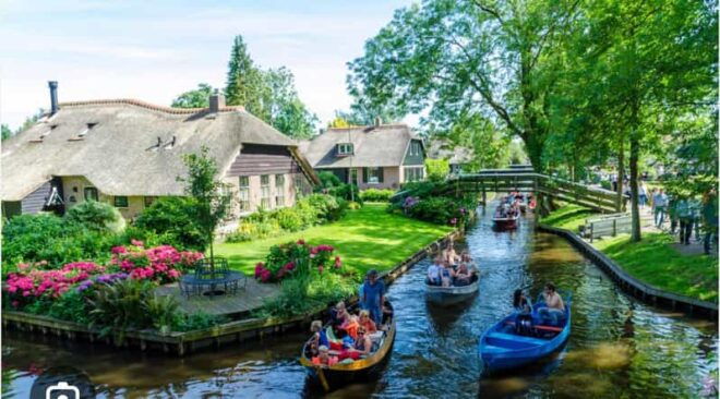 Giethoorn: Private Tour 6 HOURS - Experience Highlights