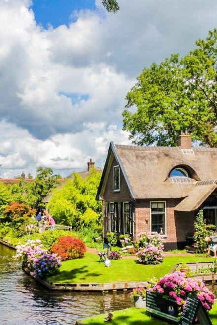 Giethoorn: Private Tour 6 HOURS - Pickup and Transportation