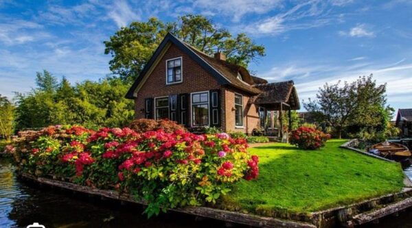 Giethoorn: Private Tour 6 HOURS - Exploring Giethoorn