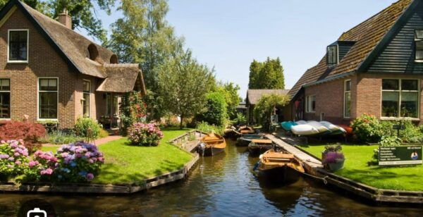 Giethoorn: Private Tour 6 HOURS - Local Cuisine and Cafes