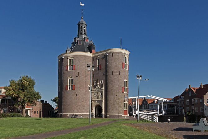 Giethoorn Private Tour From Amsterdam With Dutch Dike Sightseeing - Features of Giethoorn