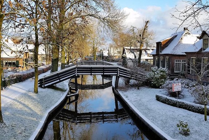 Giethoorn Private Tour Private Guide Giethoorn Holland Private Guide - The Sum Up