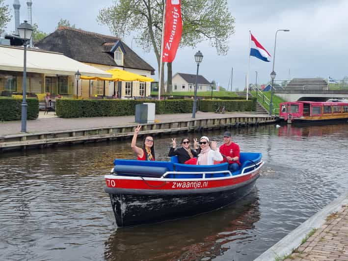 Giethoorn Private Tour With Open Boat and Local Captain - Good To Know