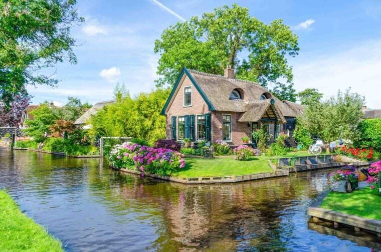 Giethoorn, Public Boat Cruise, Zaanse Schans Windmill Tour - Final Thoughts: Who Is This Tour Best For?  