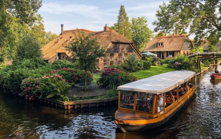 Giethoorn Tour - Travel Experience
