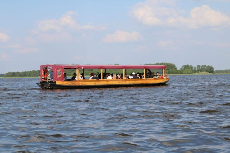 Giethoorn: Village & National Park Canal Cruise With Coffee - Discover the Hidden Gems of Weerribben-Wieden National Park