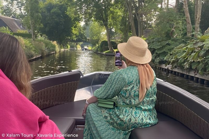 Giethoorn, Volendam, and Zaanse Schans Day Tour in Amsterdam - Starting from central Amsterdam