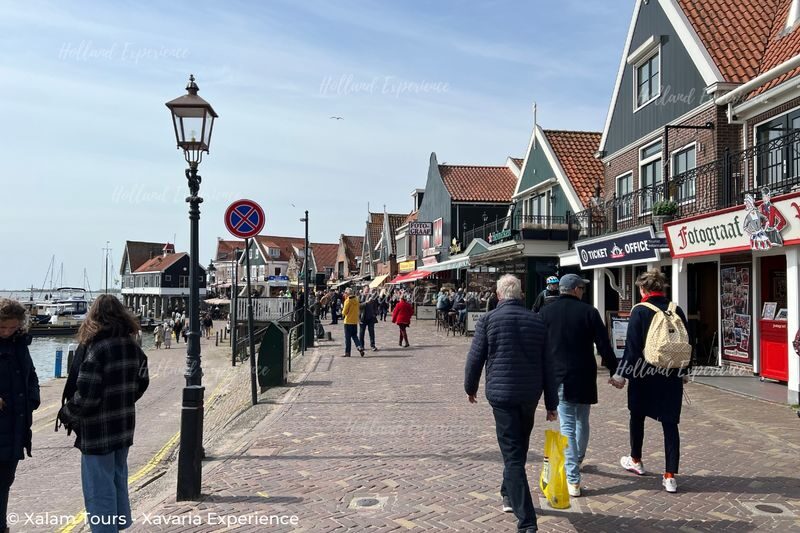 Giethoorn, Volendam, and Zaanse Schans Day Tour in Amsterdam - The guide and the small-group feel
