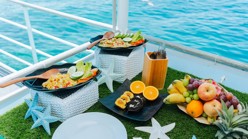 Gili Islands Turtle Snorkeling BBQ Cruise from Gili Trawangan - BBQ on board: a proper pause in the day