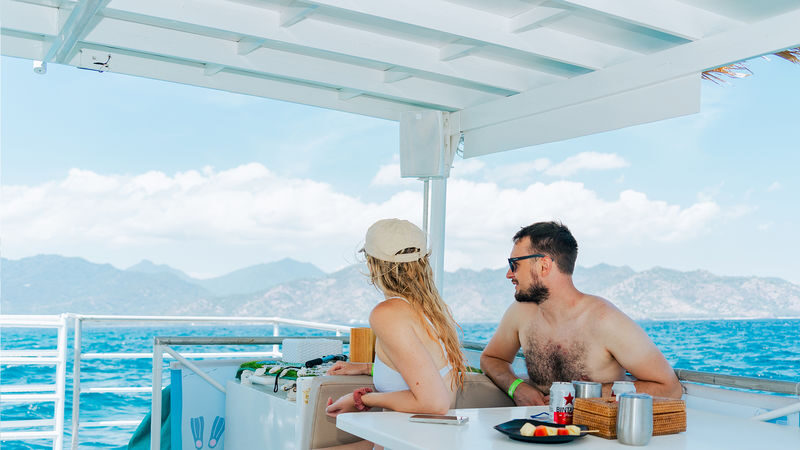Gili Islands Turtle Snorkeling BBQ Cruise from Gili Trawangan - The crew, photos, and beginner support