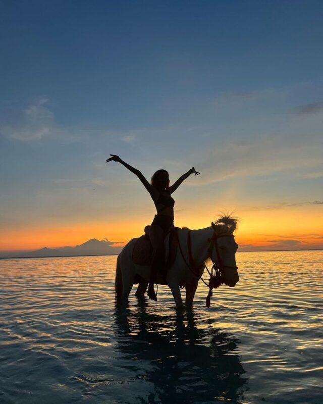 Gili Trawangan Sunset or Sunrise Beach Horse Riding Experience - What the hour on Gili Trawangan’s beach is like