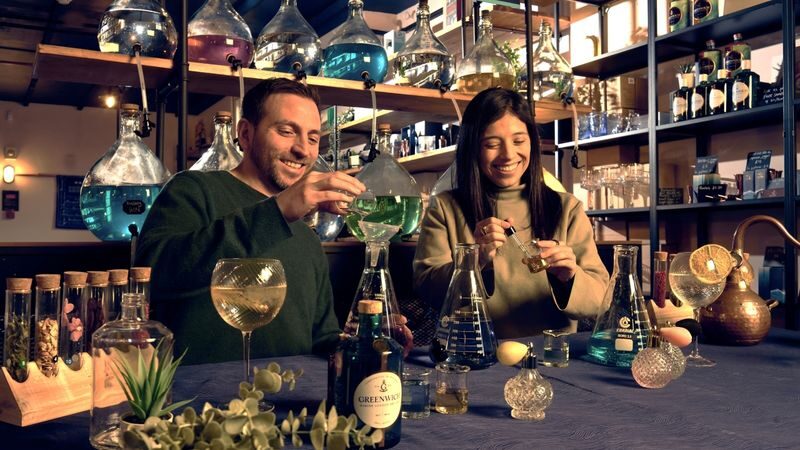 Gin making workshop experience in London - Build a blend that suits your taste