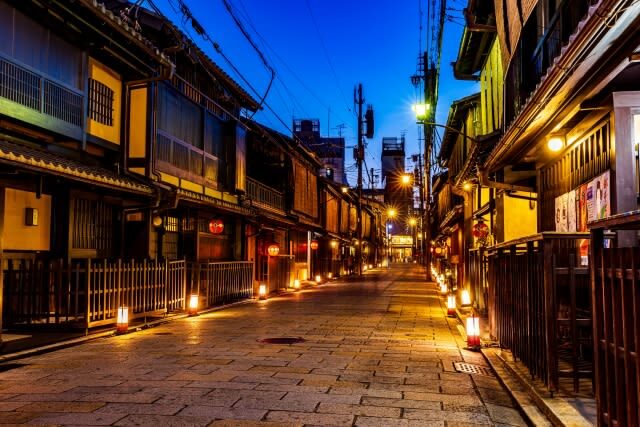 Gion 2-Hour Hidden Gems Guided Tour - Booking, timing, and a useful question to ask