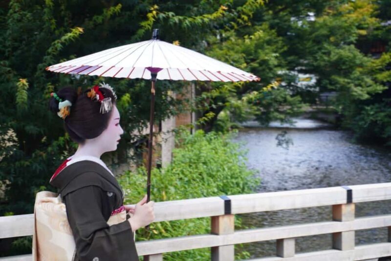 Gion at Night: Secrets and Legends of the Geishas - An In-Depth Look at the Gion at Night Tour